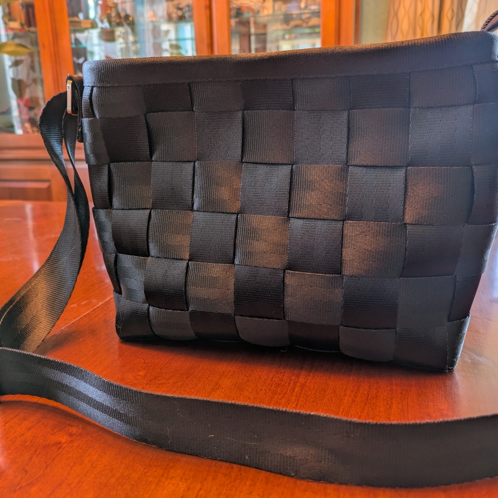 Harveys Seatbelt Crossbody Bag